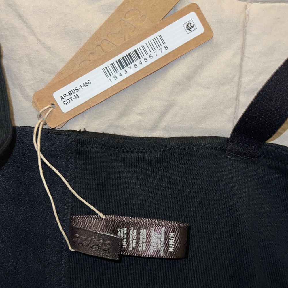 SKIMS Black Crop Top - Picture 3 of 6